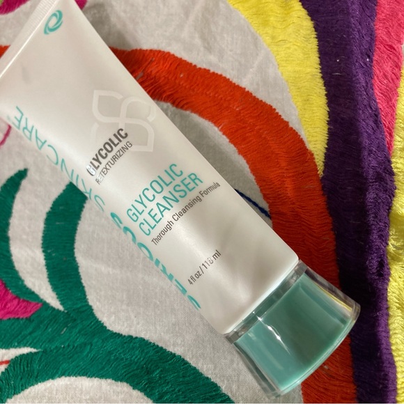 Serious Skin Care Glycolic Cleanser 4oz Sealed - Picture 1 of 5